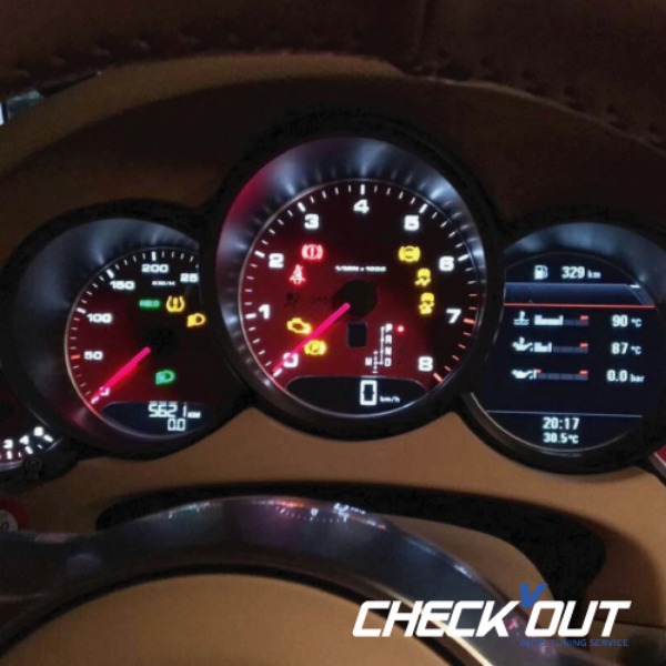 [체크아웃] 포르쉐 911 카레라 991 전용 계기판 속도계 컬러 색상 교체 시공